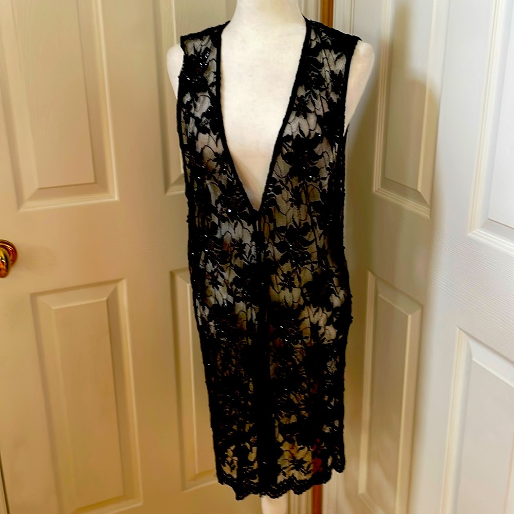 Stunning lace midi vest 37”l, arm 11”, PtP 14”